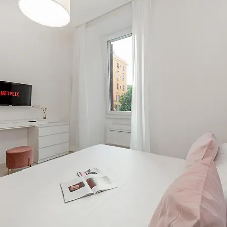 White Flat Santa Croce * Rom