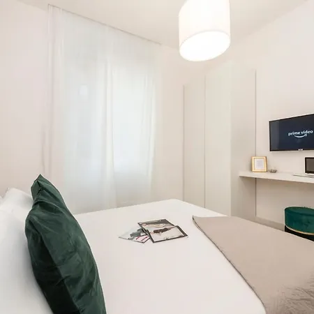 White Flat Santa Croce * Rom