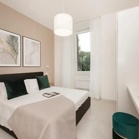 White Flat Santa Croce